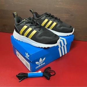 Adidas Tennis Shoes - Toddler Boys Size 9 - brand new, never worn!